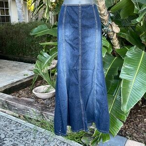 Dark wash denim trumpet skirt